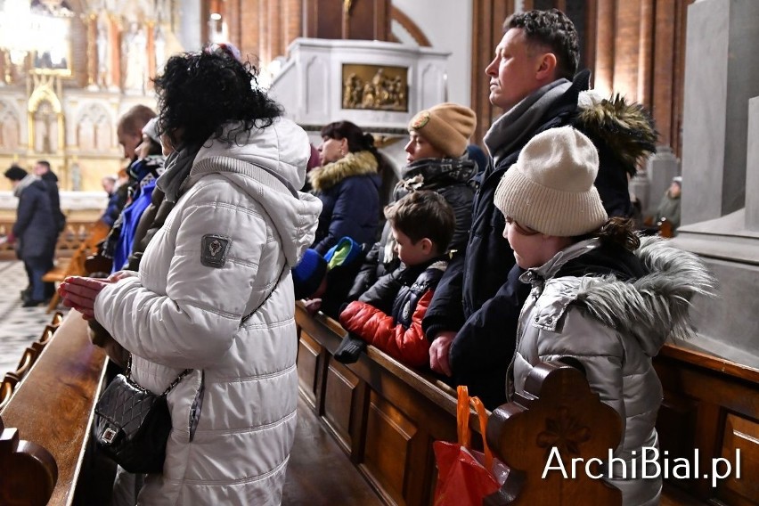 Wierni Kościoła katolickiego obchodzą Środę Popielcową. Uroczystości w Archikatedrze Białostockiej