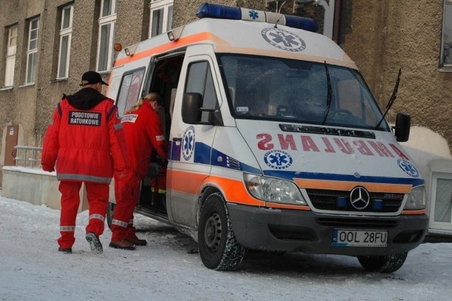 2-osobowe zespoły ratunkowe są w stacji pogotowia ratunkowego w Dobrodzieniu.