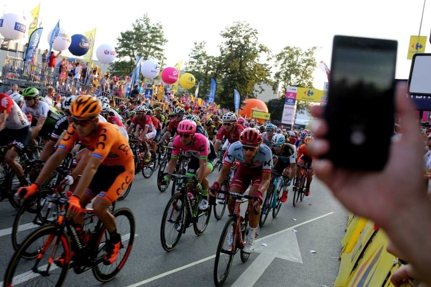 Tour de Pologne 2018 Kraków. Fani kibicowali kolarzom podczas 1 etapu Tour de Pologne [ZDJĘCIA]