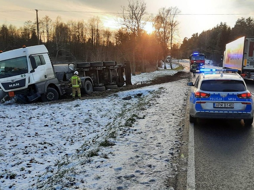 Laszki. Wypadek cysterny na DK 19. Przewoziła gaz propan-butan