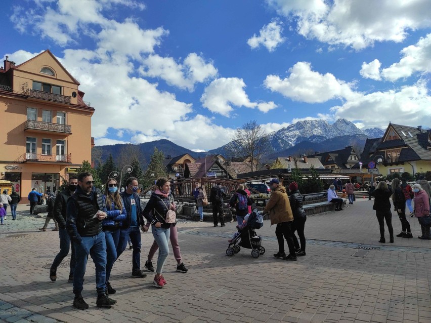 Zakopane. Pierwszy weekend wolności niezbyt tłoczny. Więcej ludzi było, gdy był zakaz wynajmu 