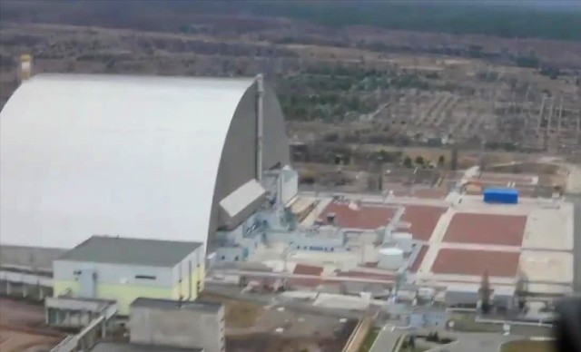 Pożar w Czarnobylu nie przeniósł się na magazyn odpadów nuklearnych ani sarkofag nad dawną elektrownią atomową