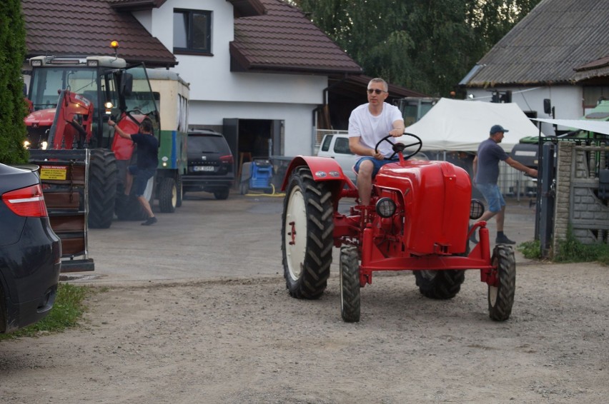 Retro Tractors Sawik Tour V jedzie na dożynki w Bogutach-Piankach 