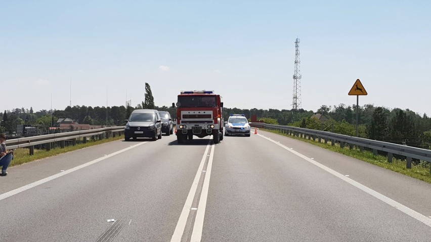 Tragedia na DK 94. W Strzelcach Opolskich ciężarówka śmiertelnie potrąciła pieszego