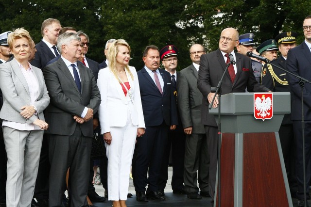 Dzień po ogłoszeniu daty wyborów przez premiera na łódzkich obchodach Święta Wojska Polskiego pojawiła się liczna reprezentacja polityków różnych opcji