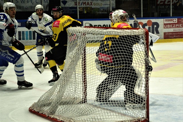 Oświęcimianie po golu Martina Przygodzkiego, ale potem gole strzelali katowiczanie. W szóstym meczu ćwierćfinału hokejowego play-off, rozegranym w Oświęcimiu, miejscowa Unia przegrała z Tauronem Katowice 2:4.