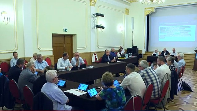 Radni Tarnobrzega przegłosowali uchwałę o przeprowadzeniu referendum lokalnego na wniosek mieszkańców. Termin ustalono na 17 września 2023 roku.