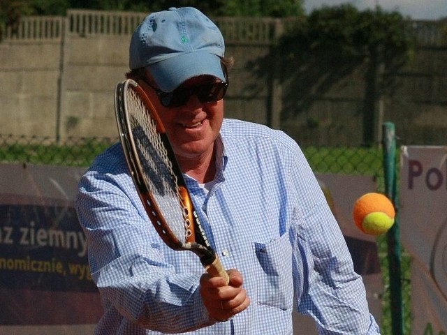Na kortach w Międzyrzeczu Wojciech Fibak zagrał z młodymi adeptami tenisa.