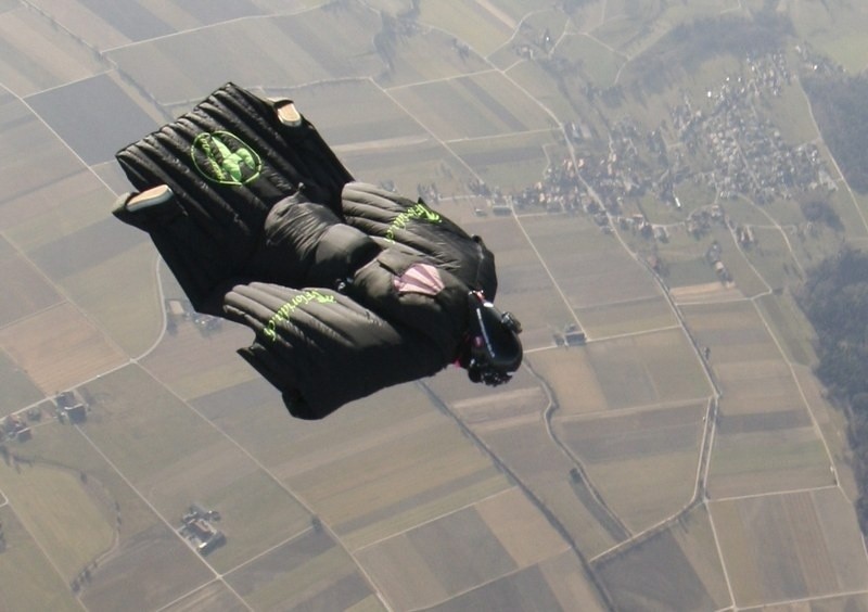 Wingsuit flying - ekstremalnie niebezpieczny. Zginął leszczynianin [FILMY,  ZDJĘCIA] | Głos Wielkopolski