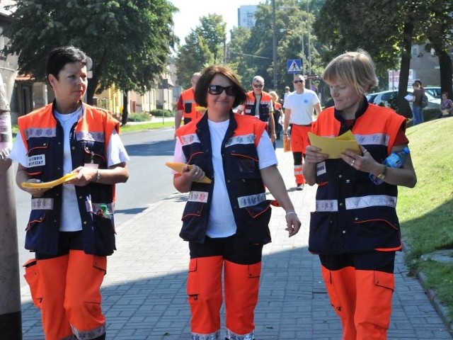 Byli pracownicy krośnieńskiego pogotowia protestowali w czwartek pod lubuską siedzibą NFZ