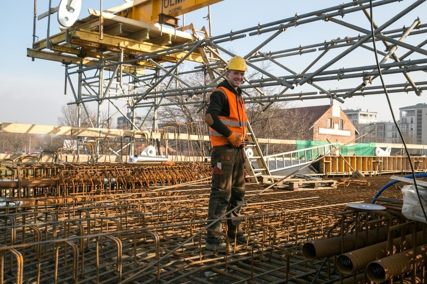 Kraków. Od połowy roku pociągi pojadą nową estakadą przecinającą centrum [ZDJĘCIA, WIZUALIZACJE]