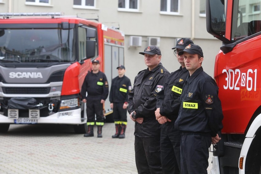 Przekazanie 10 wozów gaśniczych dla strażaków ze Śląska