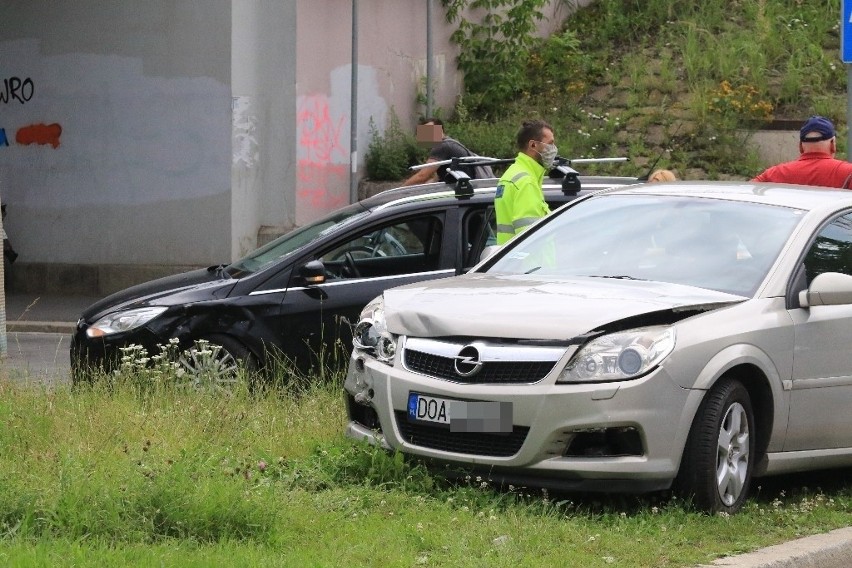 Kierująca fordem kobieta, wyjeżdżając ul. Owsianej, nie...