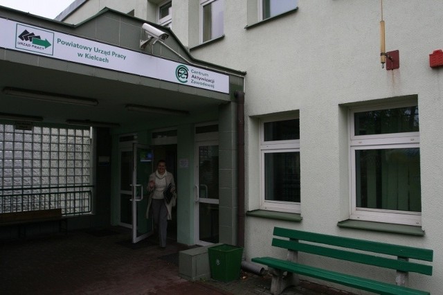 W Powiatowym Urzędzie Pracy przy ulicy Kolberga w Kielcach funkcjonuje  także Centrum Aktywizacji Zawodowej.