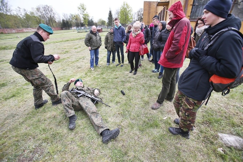 Strzelali do terrorystów i odbijali zakładników. Ćwiczenia obrony cywilnej na WSOWL 