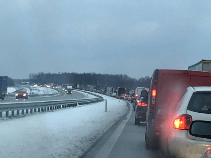 Na autostradzie A1 przy węźle Łódź Północ doszło do wypadku....