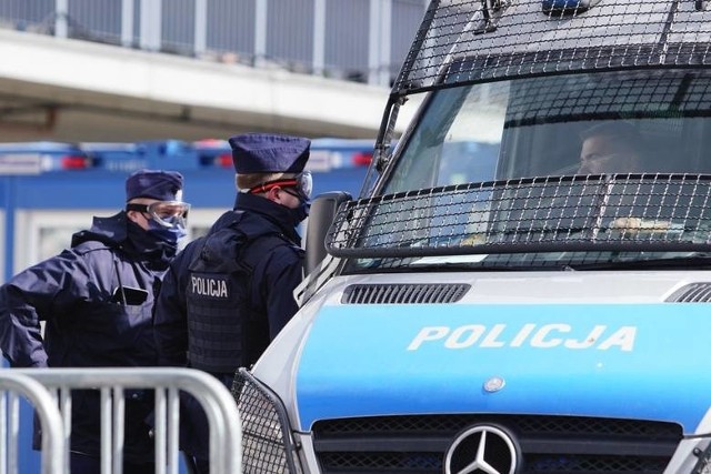 W ustawie okołobudżetowej zamrożono tzw. fundusz nagr&oacute;d w policji. Mundurowi związkowcy spotkali się z kierownictwem MSWiA w sprawie zabezpieczenia wypłat policyjnych premii