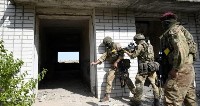 Ukraińscy żołnierze są o wiele lepiej przygotowani do walki z wrogiem, niż świeżo powołani rosyjscy mężczyźni wysyłani na front bez odpowiedniego wyposażenia