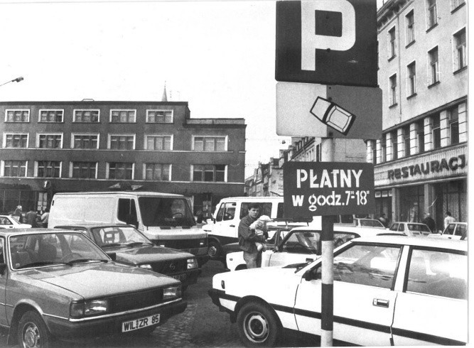 Nieistniejący już parking na pl. Wolności w Opolu.