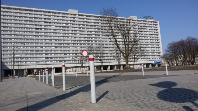 Teren po wyburzonym pałacu ślubów zostanie przeznaczony na parkingi