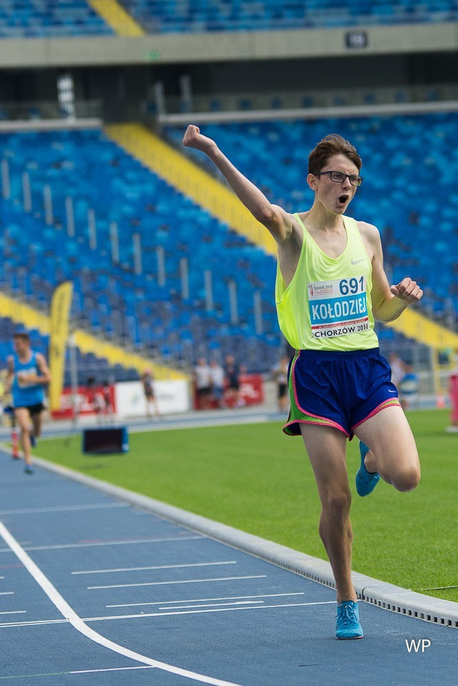 Ogólnopolska Olimpiada Młodzieży. Złoty medal Adama Kołodzieja z Wisły Junior Sandomierz w biegu na 2000 metrów w przeszkodami