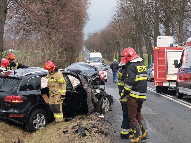 Kamyk: Zderzenie ciągnika z vw touareg