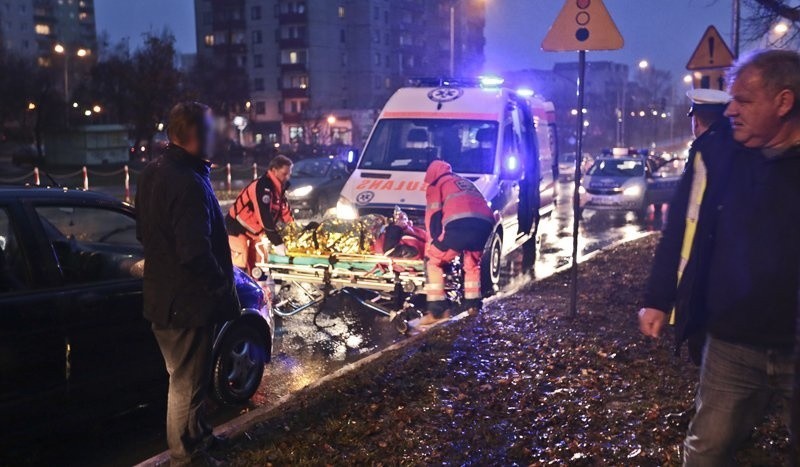 Do potrącenia doszło w czwartek, 1 grudnia, na przejściu dla...