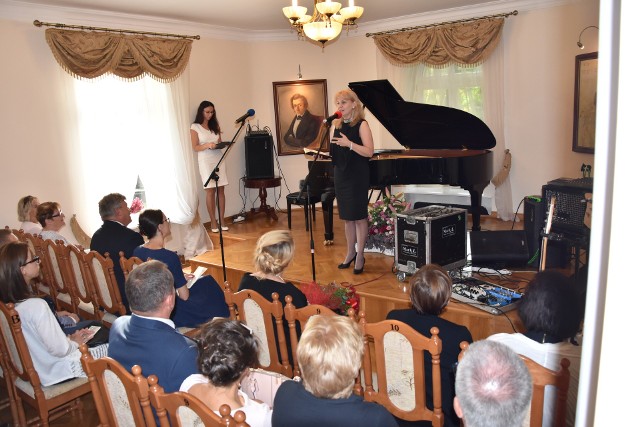 Na jubileuszowy koncert do Szafarni przybyli m.in. sympatycy ośrodka, muzyki, przedstawiciele samorządów i instytucji współpracujący z placówką.