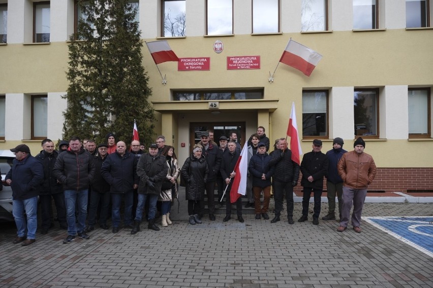 Toruń. Rolnicy pokrzywdzeni przez GPR "Ziarno" i posłowie w prokuraturze. Kolejna interwencja będzie u syndyka