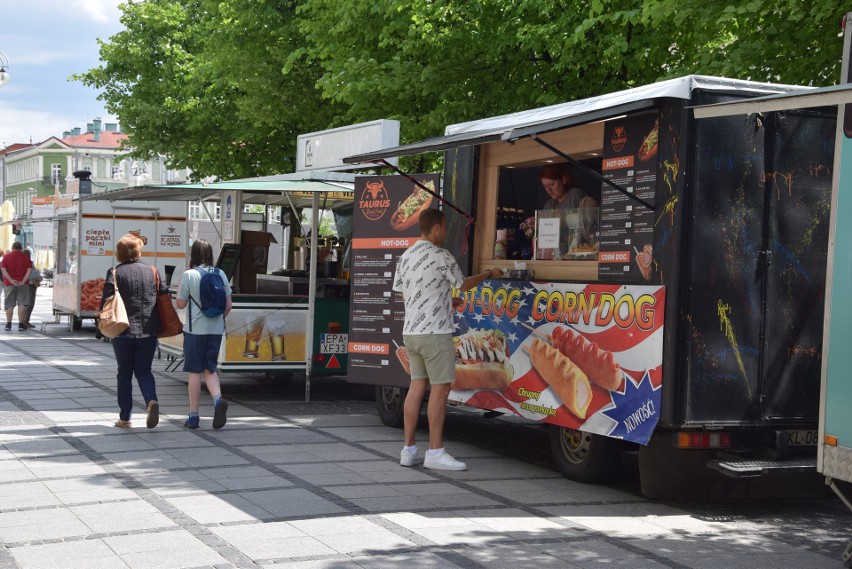 Wiosenny Zlot Food Trucków w alei NMP w Częstochowie