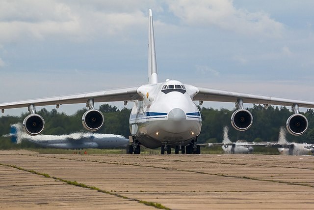 Rosyjski samolot Antonow An-124 zostanie przekazany Ukrainie. To część sankcji Kanady nałożonej na Rosję