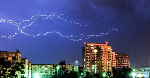 IMGW wydało ostrzeżenie o burzach z gradem dla województwa śląskiego.