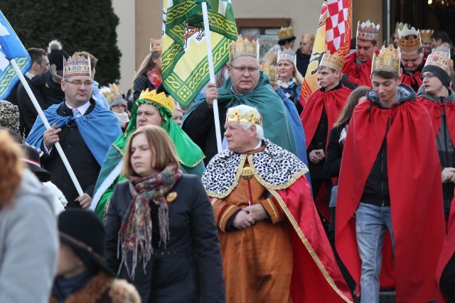 Orszak Trzech Króli przeszedł ulicami Małkowic w gm. Orły. Na jego trasie, aktorzy - amatorzy odegrali żartobliwe scenki z okresu narodzin Jezusa Chrystusa. W kościele pw. Nawiedzenia NMP, po mszy odbyło się przedstawienie.