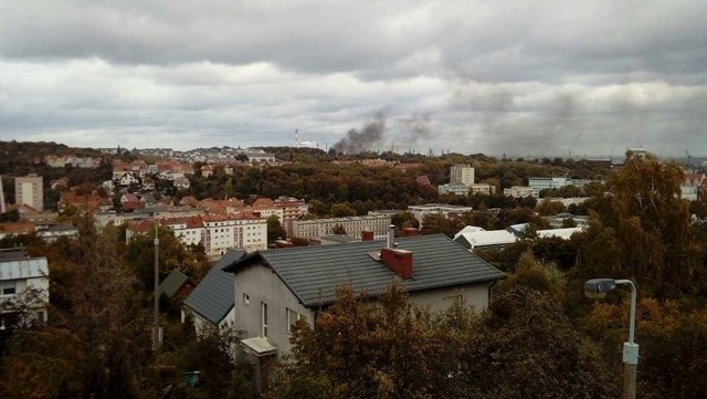 Pożar przy ul. Kolonia Ochota w Gdańsku widziany z perspektywy ul. Nidzickiej [2.10.2018]