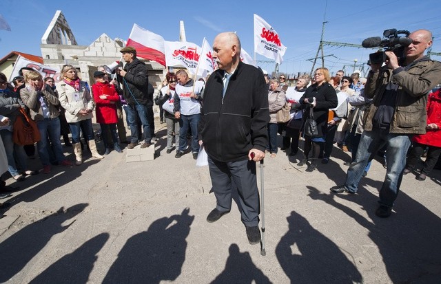 Protest w obronie publicznej szkoły w Dąbkach.