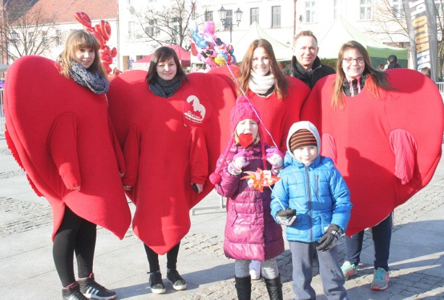 - Cieszę się, bo z każdej strony słyszę tylko pochwały Chełmińskich Walentynek - mówi ich organizator Janusz Napora, dyrektor Chełmińskiego Domu Kultury (na zdjęciu - z tyłu)