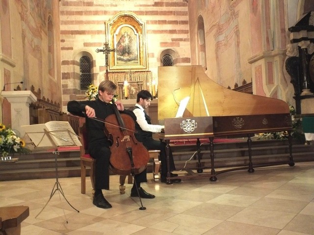 W piątek w Wąchocku wystąpili Marcin Zdunik, wiolonczelista i Pablo Kornfeld, grający na klawesynie.