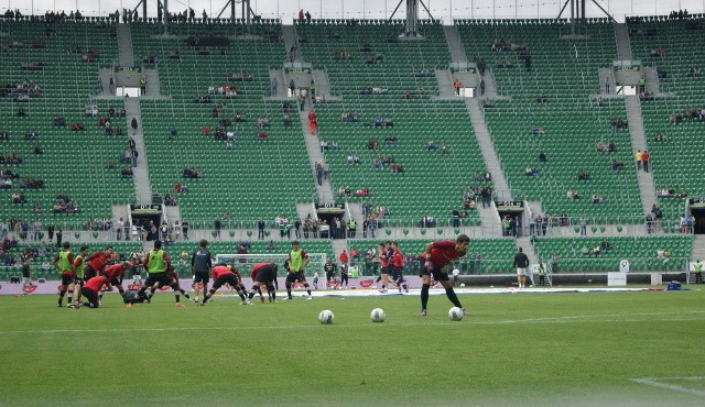 Areny Euro 2012 świecą na meczach T-Mobile Ekstraklasy pustkami