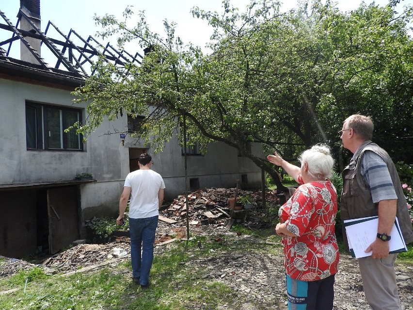 Wieprz. Po pożarze rodzina została bez dachu nad głową