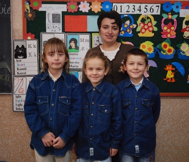 Klasa IWychowawczyni Marzena Lasocka. Uczniowie: Paulina Chodakowska, Piotr Godlewski, Oliwia Potocka.