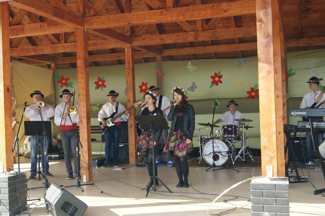 Jednym z zespołów, który wystąpił w niedzielę na Ogólnowiejskim Festynie Rodzinnym we Włoszczowicach, był Staszicówka Band ze Staszowa.