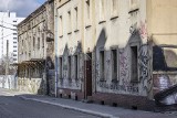 Spacer ulicami Wodną i Górniczą w Katowicach. Nowoczesne zabudowania kontrastują z zaniedbanymi kamienicami. Zdjęcia