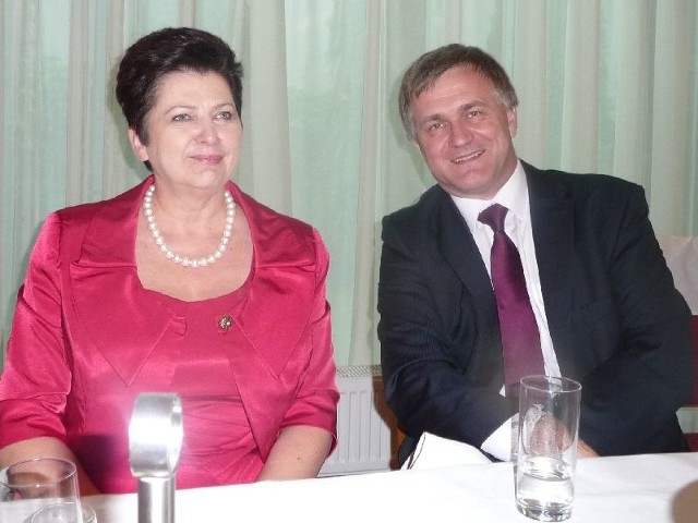 Znany kardiochirurg Edward Pietrzyk razem z żoną Teresą podczas weselnego przyjęcia w krakowskiej restauracji.
