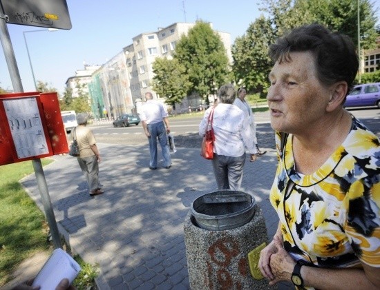 - Razem z wiatami zniknęły też ławki na przystankach - mówi Zenobia Dobosiewicz-Pełka.