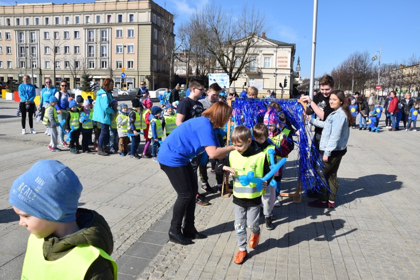 „Przystanek autyzm” to happening w Dzień Autyzmu na placu...