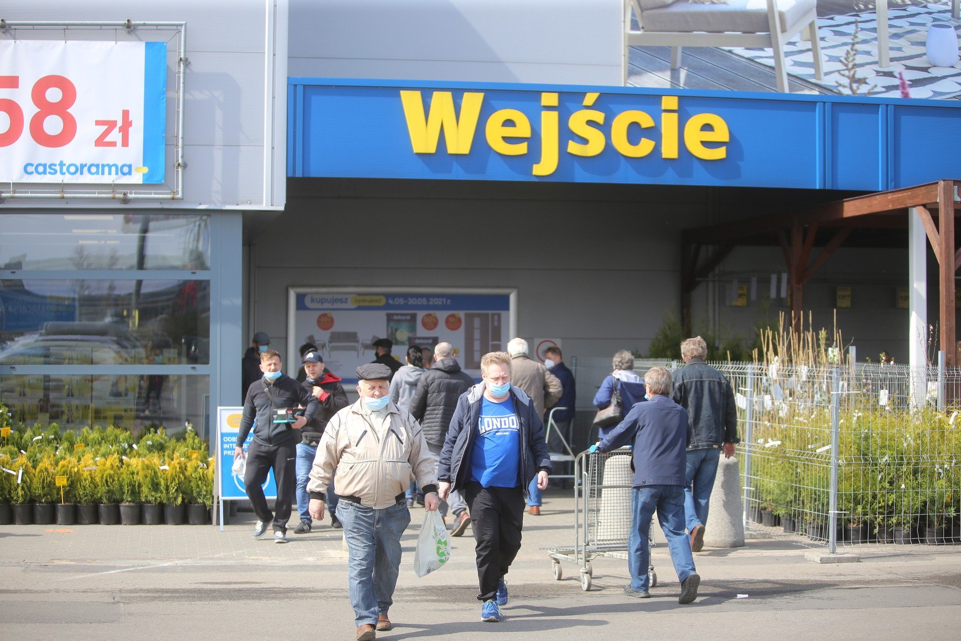 Sklepy otwarte na Śląsku. Ludzie ruszyli na zakupy. Czynne są galerie  handlowe, sklepy meblowe i budowlane | Dziennik Zachodni