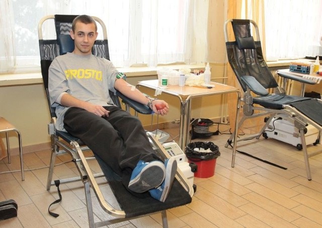 Patryk Kosior, uczeń XI Liceum Ogólnokształcącego imienia Stanisława Staszica w Radomiu pierwszy raz w życiu zdecydował się oddać krew. - Wszystko po to by pomóc innym &#8211; zaznaczył.