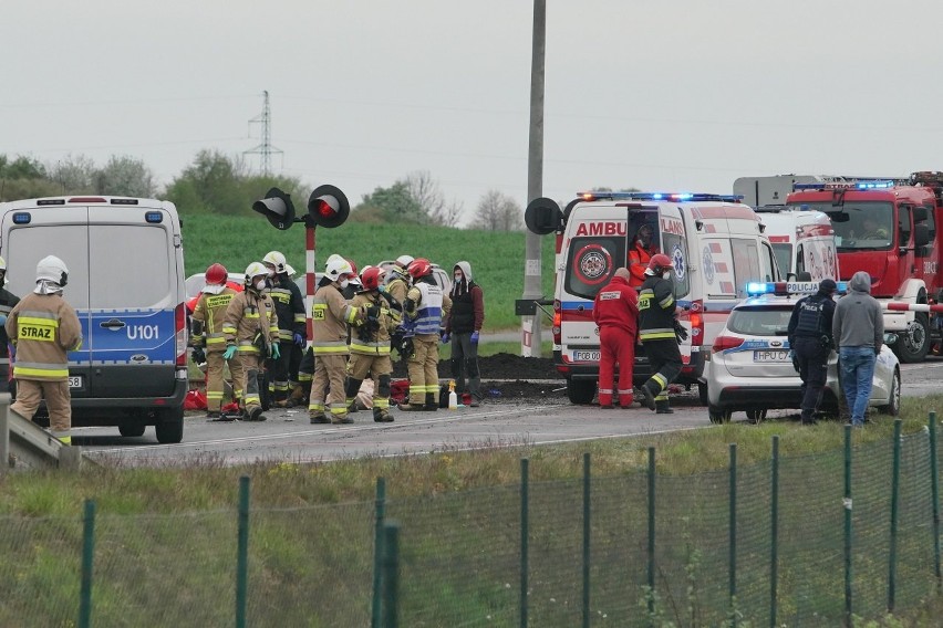 Wypadek na obwodnicy Murowanej Gośliny. Szynobus zderzył się...