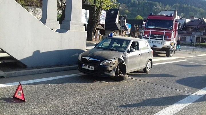 Pościg za kierowcą volkswagena polo od Szczawnicy do Krościenka. Uszkodził forda i staranował policyjny samochód nim został zatrzymany