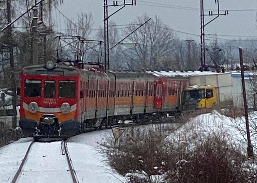 Wypadek w Kalwarii Zebrzydowskiej pociągu z TIRem. To drugi...